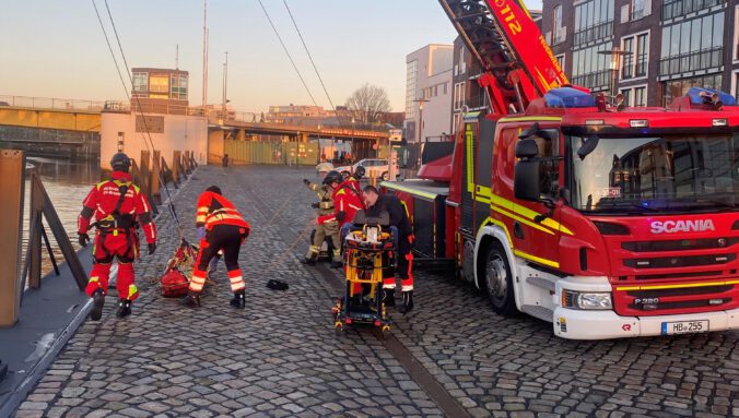 Bergung eines Seglers in Bremerhaven